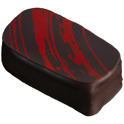 Ganache au Cointreau enrobée de chocolat noir 67% de cacao.